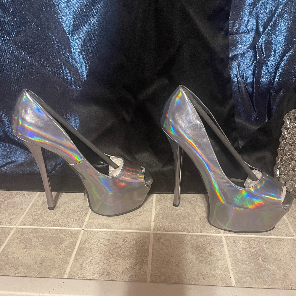 Glamorous Stiletto Silver Platform